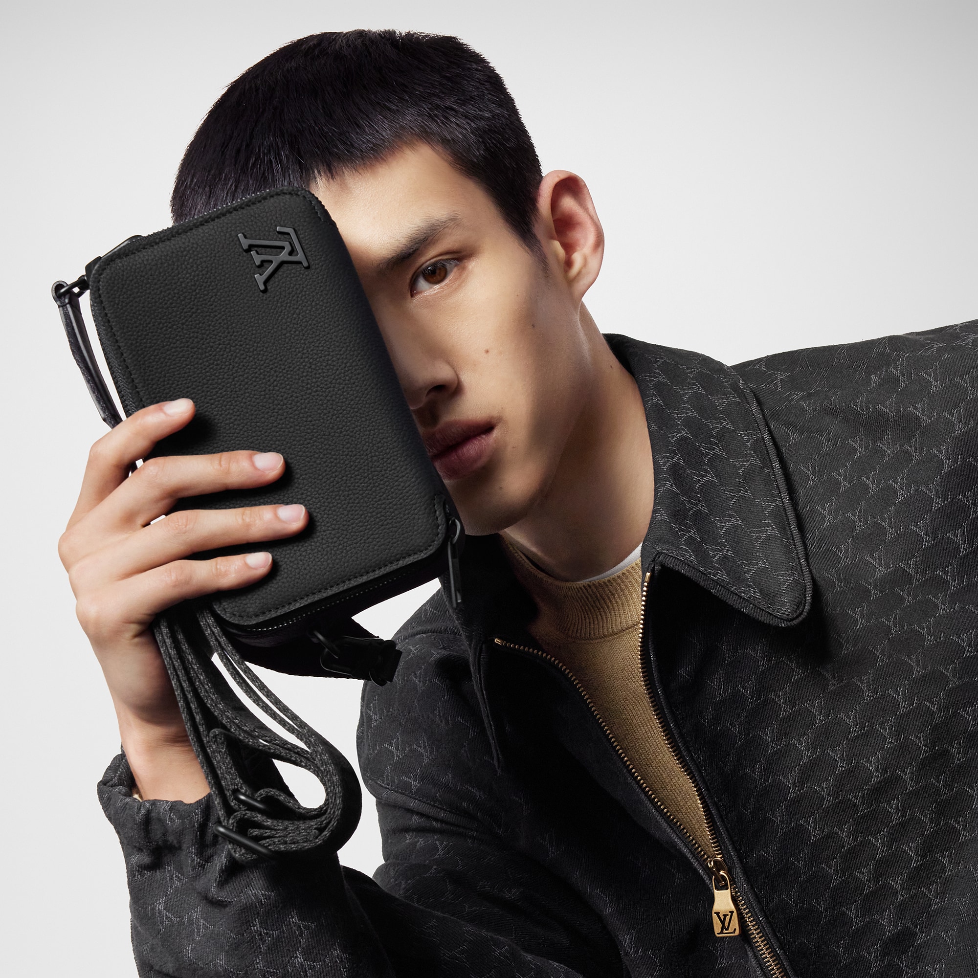 Alpha Wearable Wallet LV Aerogram - Holiday | LOUIS VUITTON